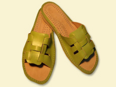 Fabrikant: graanpantoffels, sandalen, slippers, klompen, kinderlaarzen, schapenvachtlaarzen, wollen warmers