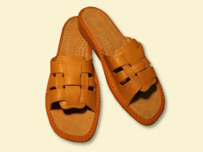 Fabrikant: graanpantoffels, sandalen, slippers, klompen, kinderlaarzen, schapenvachtlaarzen, wollen warmers