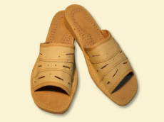 Fabrikant: graanpantoffels, sandalen, slippers, klompen, kinderlaarzen, schapenvachtlaarzen, wollen warmers