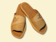 Fabrikant: graanpantoffels, sandalen, slippers, klompen, kinderlaarzen, schapenvachtlaarzen, wollen warmers