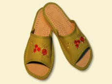 Fabrikant: graanpantoffels, sandalen, slippers, klompen, kinderlaarzen, schapenvachtlaarzen, wollen warmers