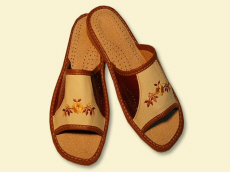 Fabrikant: graanpantoffels, sandalen, slippers, klompen, kinderlaarzen, schapenvachtlaarzen, wollen warmers