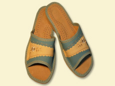 Fabrikant: graanpantoffels, sandalen, slippers, klompen, kinderlaarzen, schapenvachtlaarzen, wollen warmers
