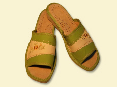 Fabrikant: graanpantoffels, sandalen, slippers, klompen, kinderlaarzen, schapenvachtlaarzen, wollen warmers