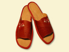 Fabrikant: graanpantoffels, sandalen, slippers, klompen, kinderlaarzen, schapenvachtlaarzen, wollen warmers