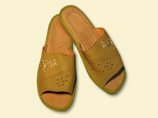 Fabrikant: graanpantoffels, sandalen, slippers, klompen, kinderlaarzen, schapenvachtlaarzen, wollen warmers