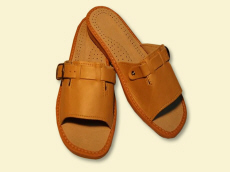 Fabrikant: graanpantoffels, sandalen, slippers, klompen, kinderlaarzen, schapenvachtlaarzen, wollen warmers