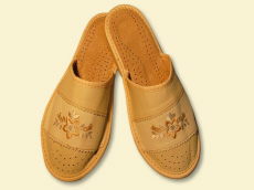 Fabrikant: graanpantoffels, sandalen, slippers, klompen, kinderlaarzen, schapenvachtlaarzen, wollen warmers