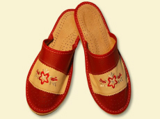 Fabrikant: graanpantoffels, sandalen, slippers, klompen, kinderlaarzen, schapenvachtlaarzen, wollen warmers