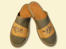 Fabrikant: graanpantoffels, sandalen, slippers, klompen, kinderlaarzen, schapenvachtlaarzen, wollen warmers