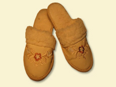Fabrikant: graanpantoffels, sandalen, slippers, klompen, kinderlaarzen, schapenvachtlaarzen, wollen warmers