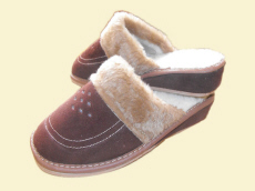 Fabrikant: graanpantoffels, sandalen, slippers, klompen, kinderlaarzen, schapenvachtlaarzen, wollen warmers