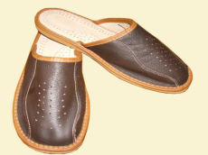 Fabrikant: graanpantoffels, sandalen, slippers, klompen, kinderlaarzen, schapenvachtlaarzen, wollen warmers