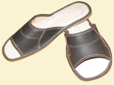 Fabrikant: graanpantoffels, sandalen, slippers, klompen, kinderlaarzen, schapenvachtlaarzen, wollen warmers