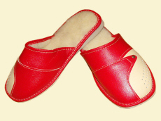 Fabrikant: graanpantoffels, sandalen, slippers, klompen, kinderlaarzen, schapenvachtlaarzen, wollen warmers