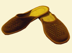 Fabrikant: graanpantoffels, sandalen, slippers, klompen, kinderlaarzen, schapenvachtlaarzen, wollen warmers