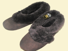 Fabrikant: graanpantoffels, sandalen, slippers, klompen, kinderlaarzen, schapenvachtlaarzen, wollen warmers