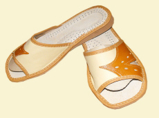 Fabrikant: graanpantoffels, sandalen, slippers, klompen, kinderlaarzen, schapenvachtlaarzen, wollen warmers