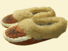 Fabrikant: graanpantoffels, sandalen, slippers, klompen, kinderlaarzen, schapenvachtlaarzen, wollen warmers