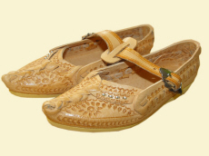 Fabrikant: graanpantoffels, sandalen, slippers, klompen, kinderlaarzen, schapenvachtlaarzen, wollen warmers