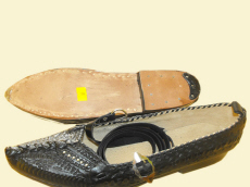 Fabrikant: graanpantoffels, sandalen, slippers, klompen, kinderlaarzen, schapenvachtlaarzen, wollen warmers